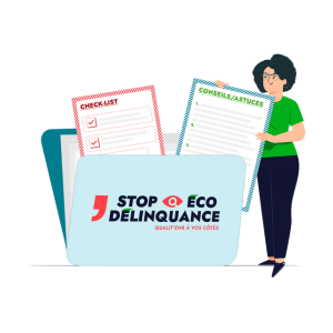 Femme tenant des documents avec le logo 